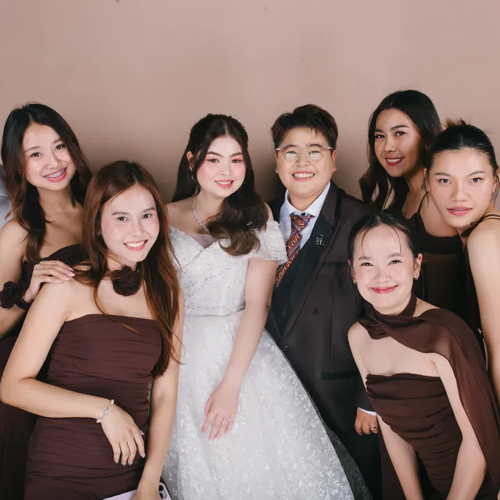 บ่าวสาวกับแก๊งเพื่อน