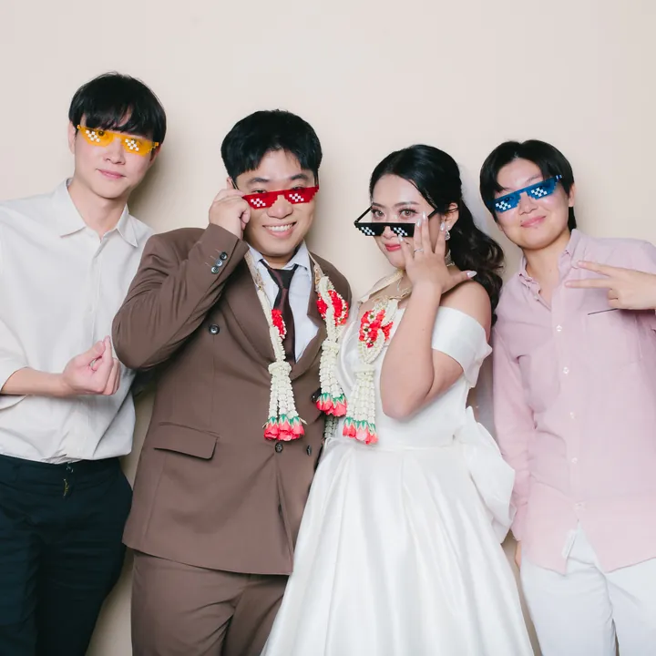 แก๊งเพื่อนในโฟโต้บูธงานแต่งชลบุรี